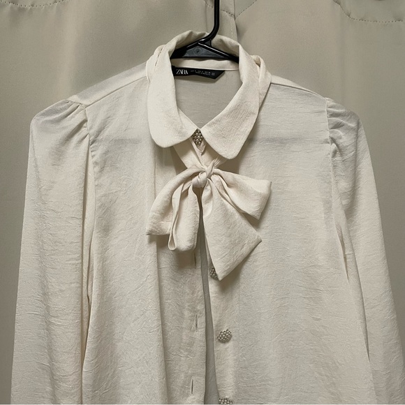 Silk blouse with pearl detail - Picture 2 of 4